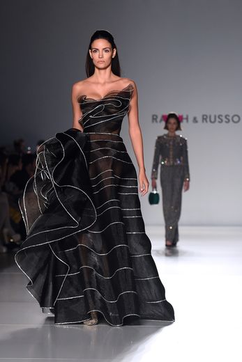 La robe subtilement transparente de Ralph & Russo présentée à Paris le 20 janvier 2020.