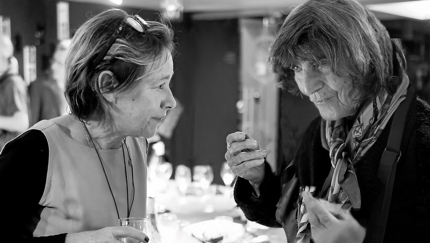 Liliane Klapisch, en compagnie de Valérie Grais, de la galerie Convergences, à Paris, lors du vernissage au musée Soulages.