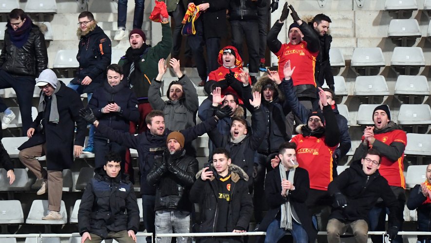 Chants, maillots et ambiance bon enfant : les fans de Rodez se sont fait remarquer dans les travées du stade Charléty, vendredi.