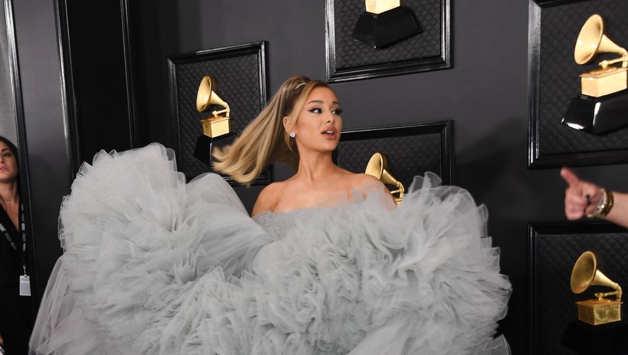 Ariana Grande était éblouissante dans une robe imposante faite de tulle signée Giambattista Valli. Los Angeles, le 26 janvier 2020.