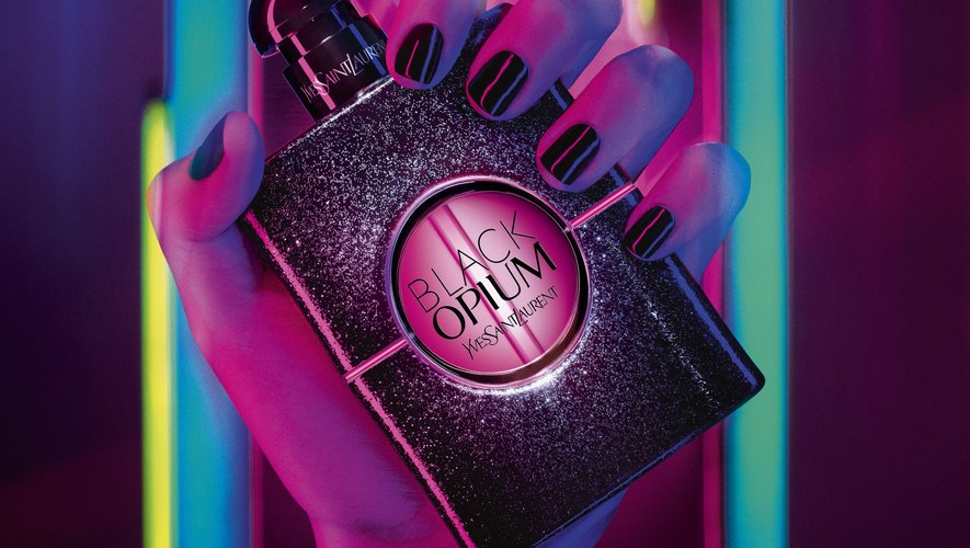 Le parfum Black Opium Neon d'Yves Saint Laurent Beauté.