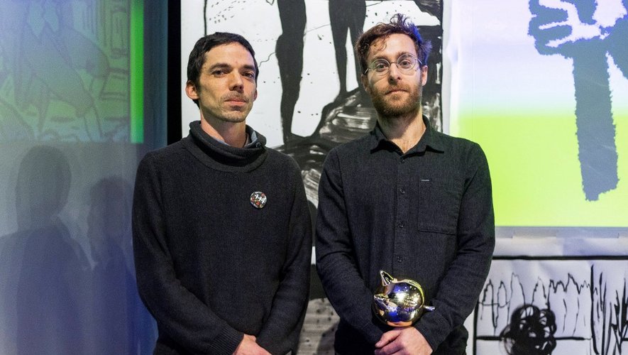 Younn Locard (G) et Florent Grouazel (D) ont remporté "Fauve d'Or, Prix du Meilleur Album" pour "Révolution, tome 1, Liberté".