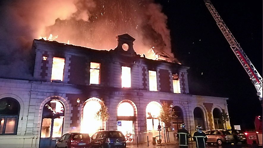 La gare de Figeac ravagée par les flammes en novembre 2018.