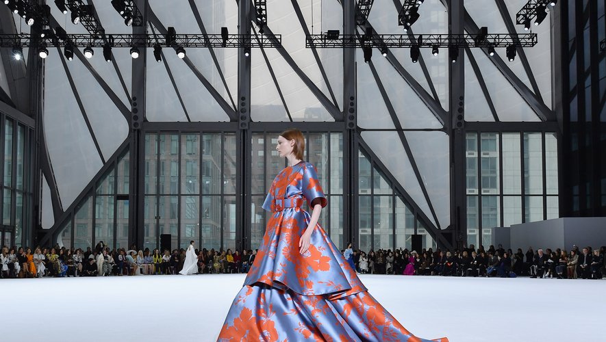 La maison Carolina Herrera a ensoleillé la Fashion Week de New York lundi avec une collection multicolore