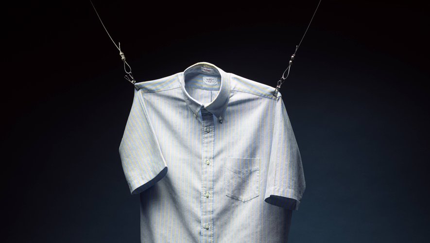 La chemise Hugger Oxford sera vendue au profit de l'organisation WaterAid.