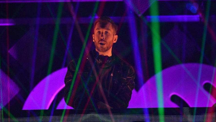 Le DJ écossais Calvin Harris sur la scène du concert Z100 iHeartRadio Jingle Ball au Madison Square Garden le 7 décembre 2018 à New York.