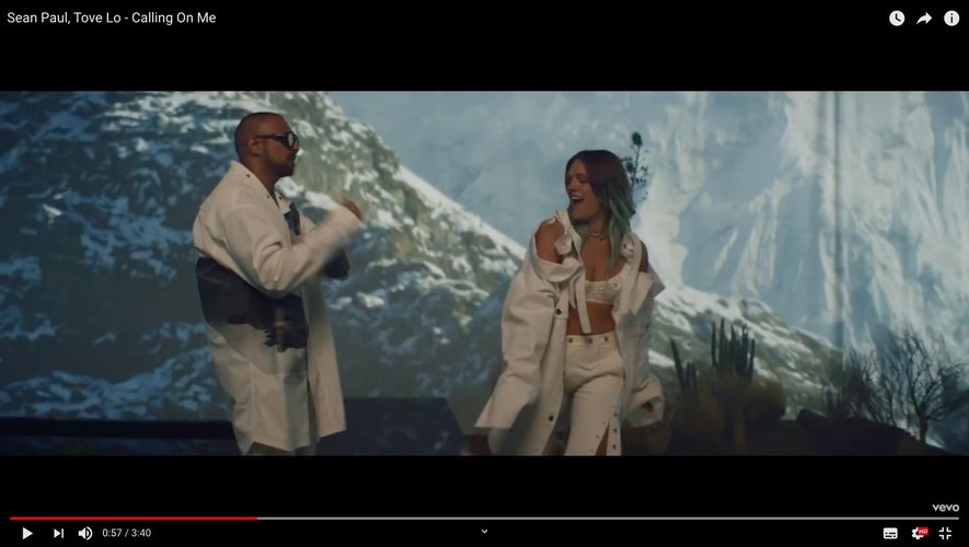 Sean Paul et Tove Lo dans le clip de "Calling On Me".
