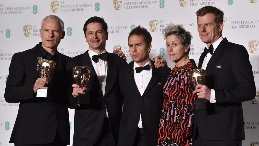 Martin McDonagh (à gauche) a remporté le BAFTA du meilleur film et du meilleur film britannique en 2018 pour son film "3 Billboards, Les panneaux de la vengeance" lors de la 71e cérémonie des British Academy Film Awards.