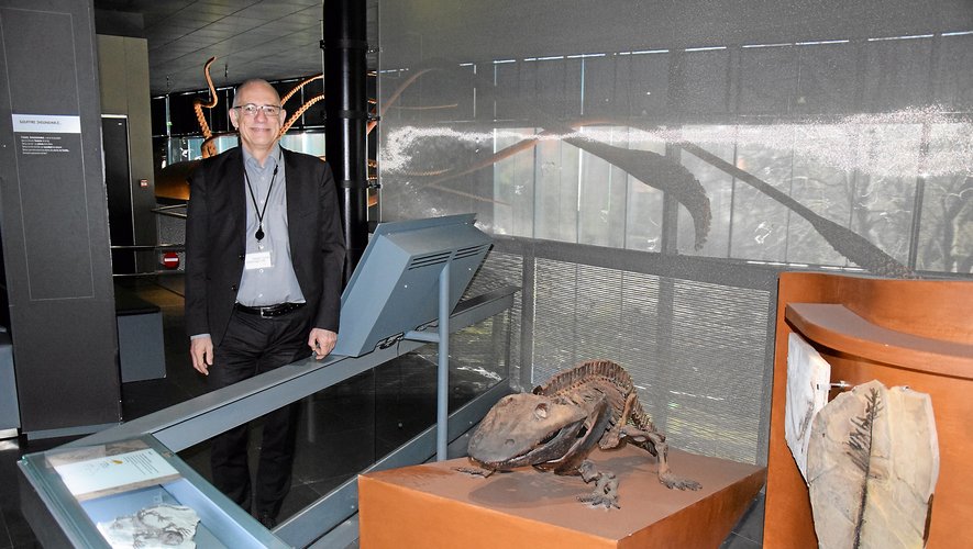 Né à Villefranche-de-Rouergue, Francis Duranthon a intégré le Muséum d’histoire naturelle de Toulouse en tant que conservateur (âgé de 21 ans, le plus jeune  de France à l’époque). Près de quatre décennies plus tard, il est le directeur de cet établissement qui accueille plus de 320 000 visiteurs par an.	Rui Dos Santos
