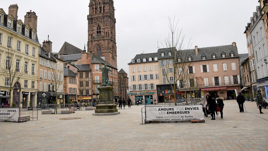 Rodez La Nouvelle Place De La Cite Tres Minerale Mais Tellement Plus Belle A Voir Centrepresseaveyron Fr