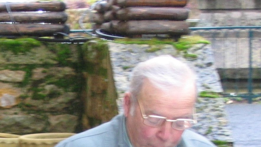 Louis Conquet, en mars 2006, lors de l’inauguration de l’électrification des cloches de l’église.