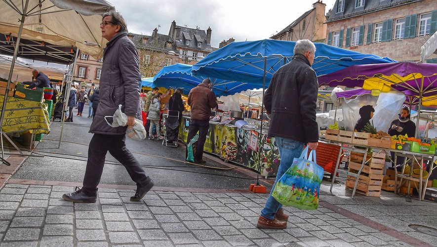 Samedi sur le marché de Rodez, tout le monde n’avait qu’un mot à la bouche : le coronavirus.