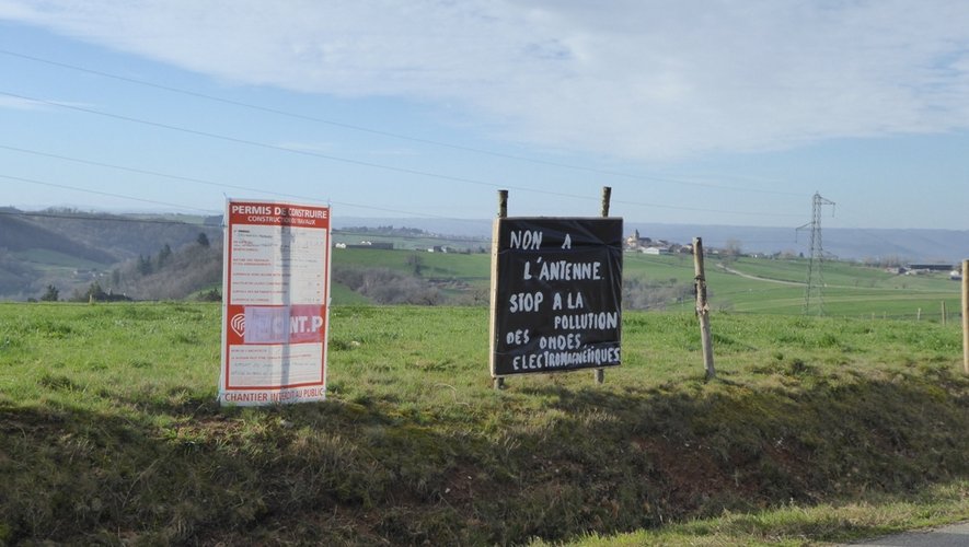 Un collectif "santé Almont" contre l'antenne relais Bouygues Télécom -  centrepresseaveyron.fr