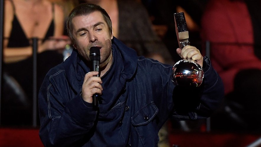 Liam Gallagher reçoit le prix de l'icône du rock aux MTV Europe Music Awards à Séville, le 3 novembre 2019