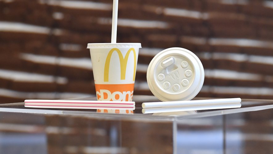 McDonald's a annoncé mardi l'arrêt de l'utilisation du plastique pour les jouets contenus dans les menus pour enfants "Happy meals" au Royaume-Uni et en Irlande.