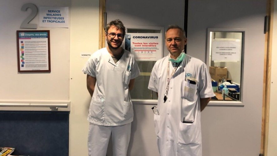 L'infectiologue Simon Ray, ici aux côtés du médecin en chef du service des maladies infectieuses au centre hospitalier Jacques-Puel : Bruno Guérin.