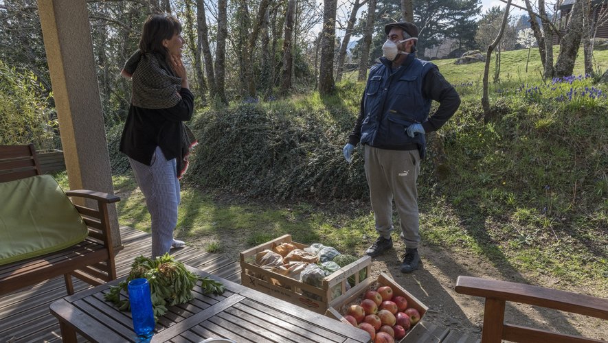David Fernandes, qui cultive des fruits et légumes à Volvic (Puy-de-Dôme), a vu ses commandes augmenter de 20% à 30%.