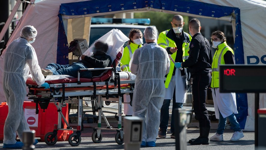 Près de 500 patients sont morts du coronavirus dans les hôpitaux français ces 24 dernières heures, soit une nouvelle hausse record depuis le début de l'épidémie, qui porte le bilan total à 3.523 morts.