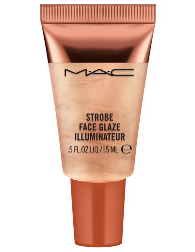 M.A.C Cosmetics lance la collection de maquillage "Bronzer" pour l'été.