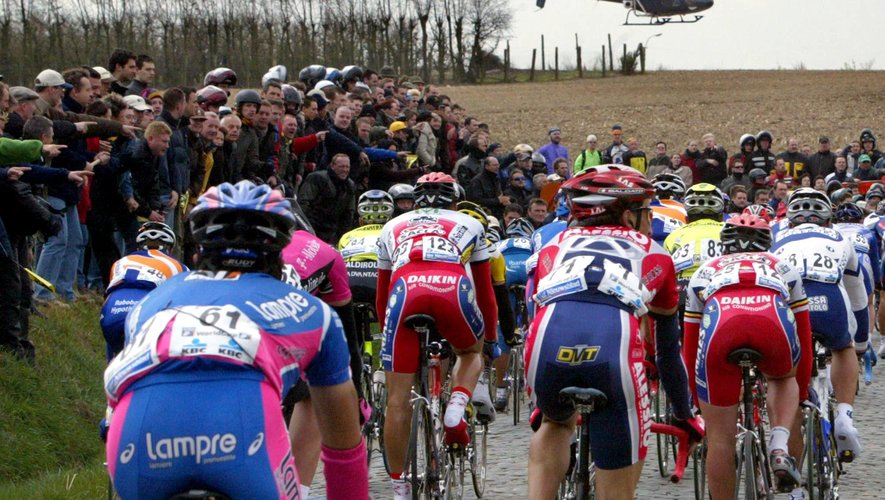 Chaque année, ce sont normalement des centaines de milliers de Flamands qui se regroupent le long des routes du Ronde.