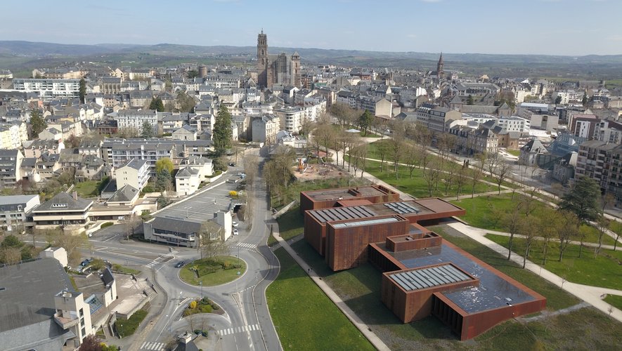 Video Voyage En Drone Au Dessus De Rodez Confinee Centrepresseaveyron Fr