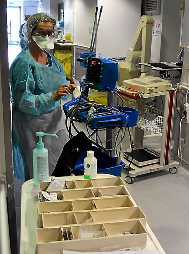 Du personnel d’entretien aux soignants en passant par l’administratif, tout l’hôpital de Rodez est mobilisé depuis plusieurs semaines face à la crise sanitaire du Covid-19. Sans relâche. 