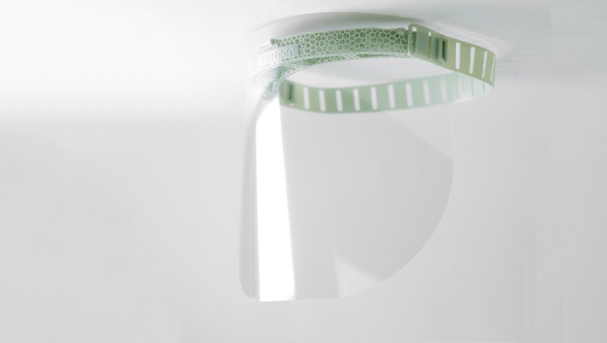 Adidas recourt à l'impression 3D pour proposer des visières de protection aux soignants du coronavirus.