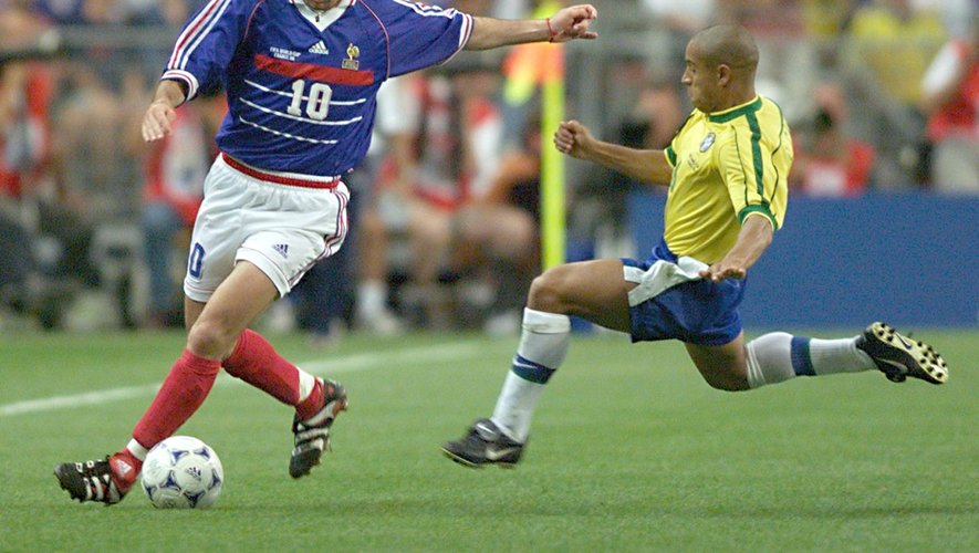 La finale de la Coupe du monde 1998 où Zinedine Zidane a mis deux buts décisifs face au Brésil est dès à présent en ligne sur le site de TF1.