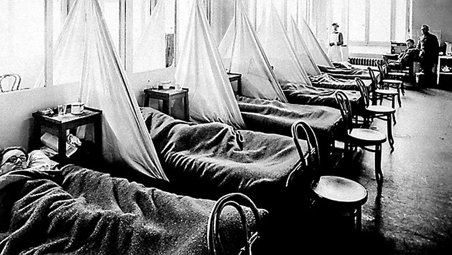 Les malades à cette époque n’avaient pas de chambre individuelle. Cela facilitait les soins, mais accélérait la contagion.