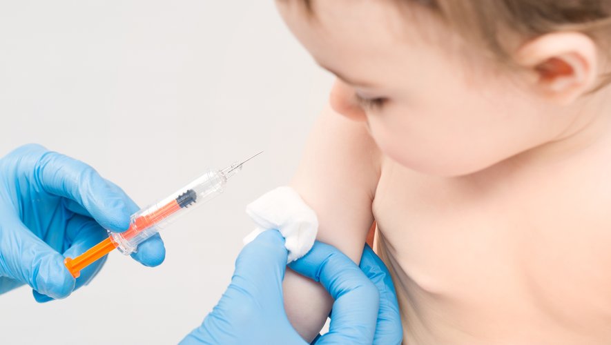 Sur la seule dernière semaine de mars, la consommation des vaccins penta ou hexavalents (diphtérie, tétanos, polio, coqueluche, grippe B, hépatite B) a diminué de 23%, ce qui équivaut à "environ 23.000 nourrissons non vaccinés"