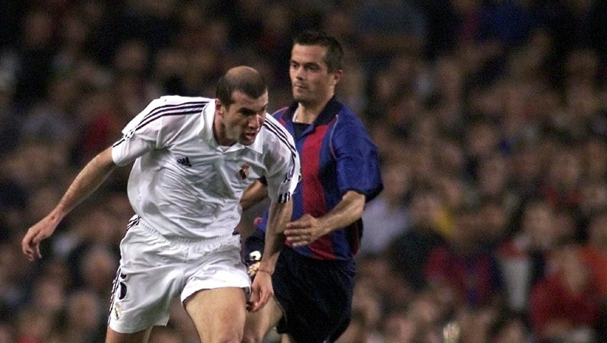 Une centaine de souvenirs appartenant à autant de célébrités, dont le maillot du Real de Madrid de Zidane, sont à gagner à l'occasion d'une tombola au profit des soignants.