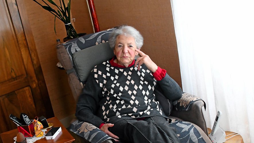 Suzanne Végas, confinée dans son salon à Rodez, fête ses 100 ans aujourd’hui.