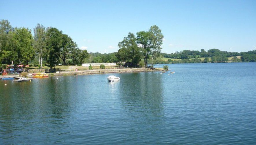 Le lac de Villefranche-de-Panat.