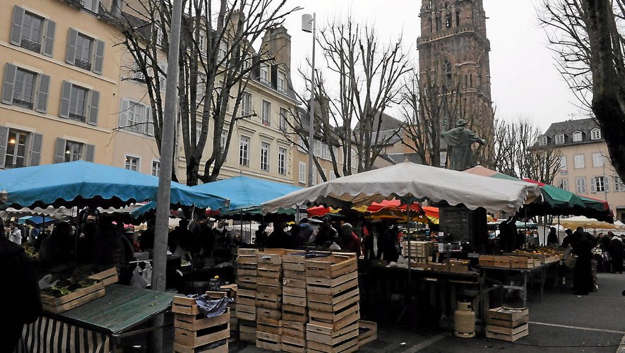 Le marché du samedi,place de la Cité…