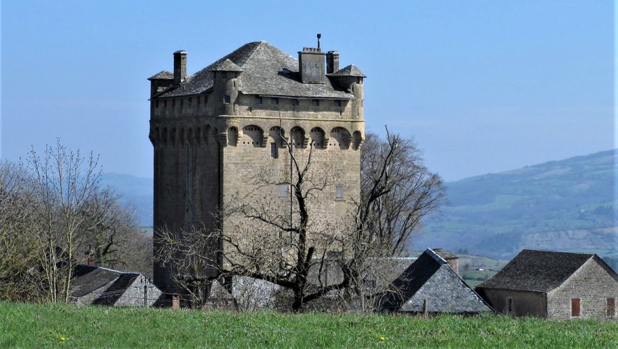 Visible à des kilomètresà la ronde, la tour offre aussi un point de vue sur toute la vallée.