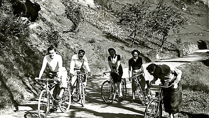 Randonnée à vélo en Aveyron avec les Cot, Chatin, et André Labarthe, juin 1938 (Photo collection particulière de la famille Escoffier) 