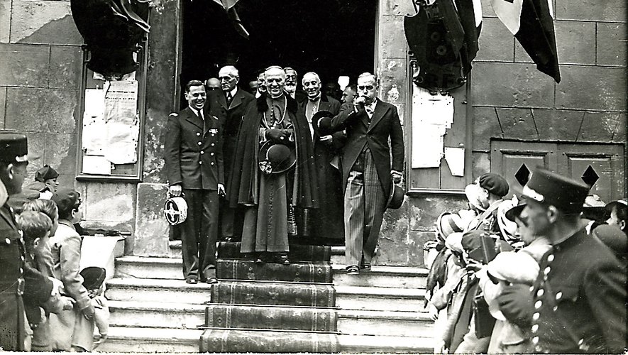  Jean Moulin et le cardinal Verdier.