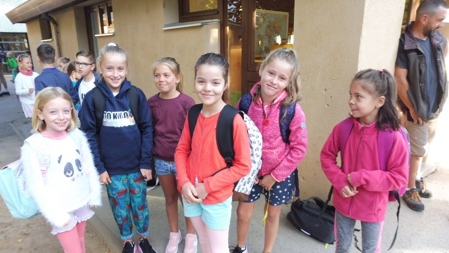Les enfants, heureux lors de la dernière rentrée scolaire, attendent avec impatience de retrouver leurs camarades.