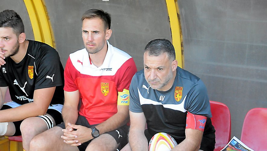  Juan Lamprecht (au centre) avec les couleurs du Stade Rodez Aveyron.