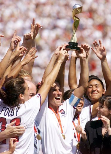 En 1999, l'équipe féminine américaine de football a battu l'équipe de la Chine avec un score de 5-4 à l'issue des tirs au but.