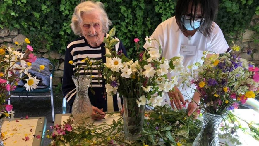 Les bouquets de fleurs des champs créés lors de l’atelier d’art floral ont permis d’orner toutes les tables du restaurant.