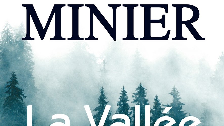 "La Vallée", le nouveau thriller du romancier Bernard Minier, s'est installé en tête des ventes de livres