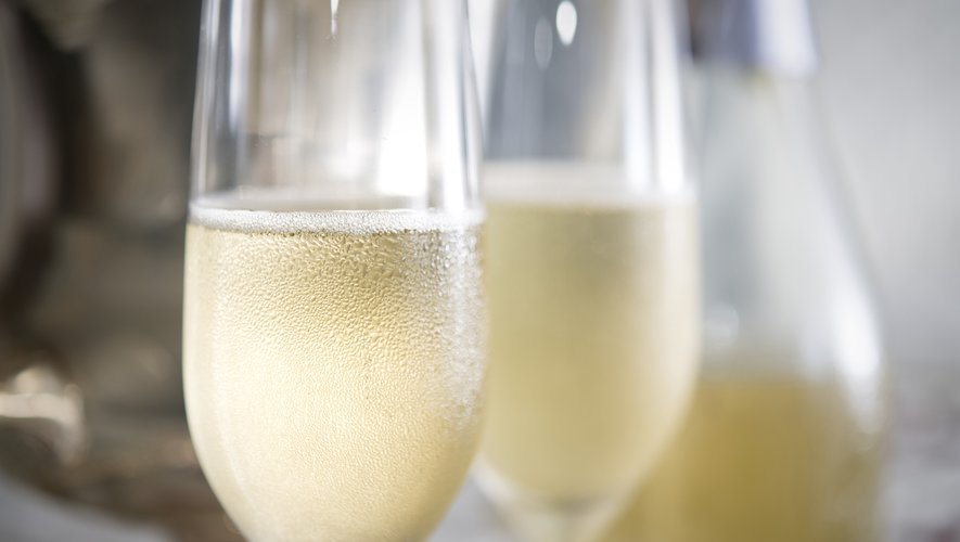 Le Syndicat général des vignerons (SGV) va offrir près de 5.000 bouteilles de champagne aux unités hospitalières Covid-19 du territoire de l'appellation