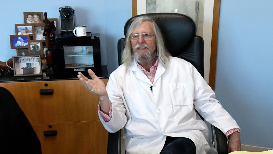 Le professeur Didier Raoult est infectiologue et professeur de microbiologie français défend ardemment l'utilité de l'hydroxychloroquine