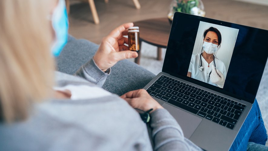 Le nombre hebdomadaire de téléconsultations est passé de 10.000 actes par semaine début mars à près d'un million mi-mai, après un pic à 1,1 million pendant la deuxième semaine d'avril