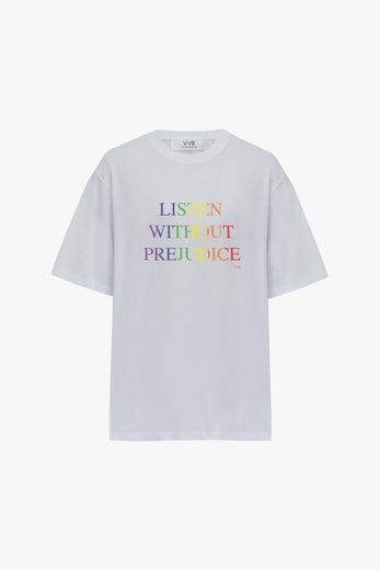 Le T-shirt proposé par Victoria Beckham pour le mois des fiertés.