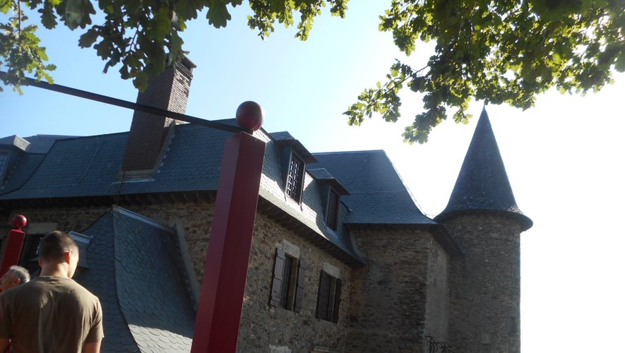 Le château de Gironde offreun superbe point de vuesur la vallée du Lot.