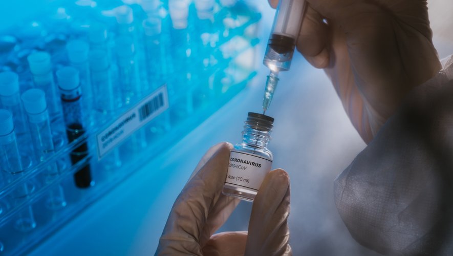 Alors que la course aux vaccins s'accélère, la directrice scientifique de l'OMS, Soumya Swaminathan, a indiqué que plus de 200 candidats vaccins sont à l'étude à travers le monde, et une dizaine d'essais cliniques en cours.