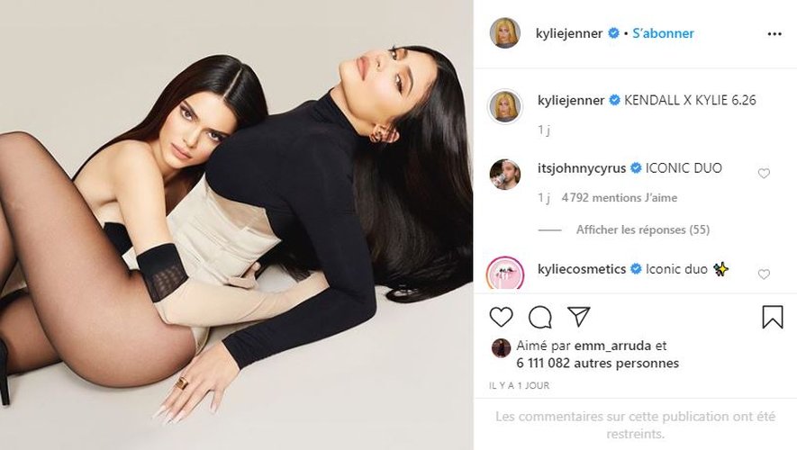 Kendall signe une ligne de maquillage pour la marque de sa soeur, Kylie Cosmetics.