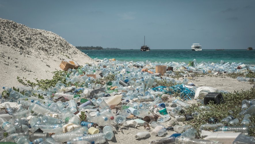 Parley et adidas renforcent leur partenariat pour lutter contre la pollution marine par le plastique.